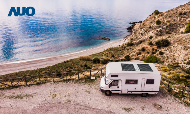 「可撓輕量化太陽光電板SunCurva」使用輕量特殊耐候型複合板取代傳統太陽能板的玻璃前板，不僅降低70%重量，每米平方僅3Kg；具有抗衝擊性能及通過電磁相容性測試，可應用於交通運輸工具，如露營車、遊艇等